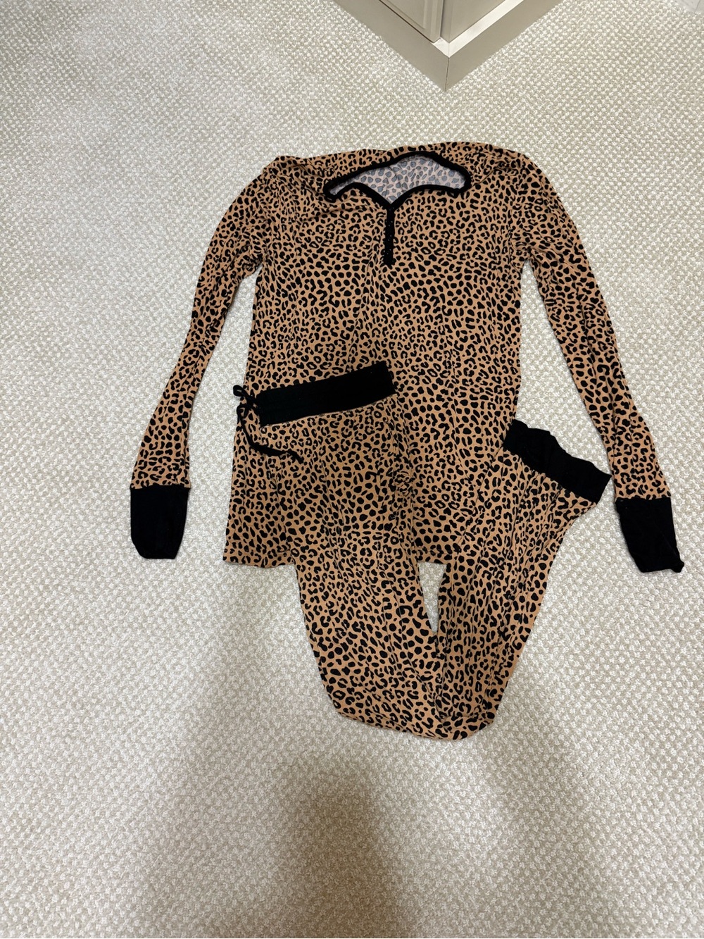 Women’s small little Sleepies set USED